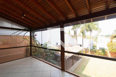 Casa de condomínio à venda com 350m², 4 quartos e 4 vagas Casa de condomínio à venda com 350m², 4 quartos e 4 vagasSacada da Salas