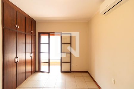 Casa de condomínio à venda com 350m², 4 quartos e 4 vagas Casa de condomínio à venda com 350m², 4 quartos e 4 vagasSuíte 04