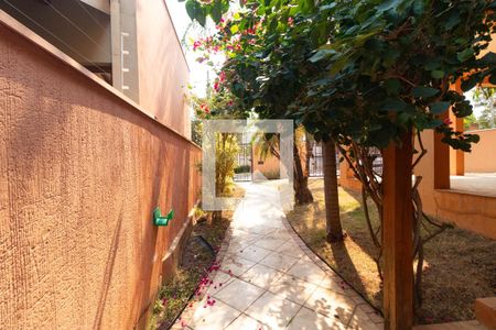 Casa de condomínio à venda com 350m², 4 quartos e 4 vagas Casa de condomínio à venda com 350m², 4 quartos e 4 vagasQuintal