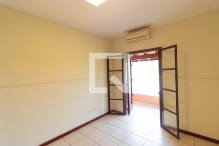 Casa de condomínio à venda com 350m², 4 quartos e 4 vagas Casa de condomínio à venda com 350m², 4 quartos e 4 vagasSuíte 02