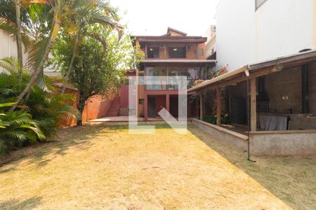 Casa de condomínio à venda com 350m², 4 quartos e 4 vagas Casa de condomínio à venda com 350m², 4 quartos e 4 vagasQuintal