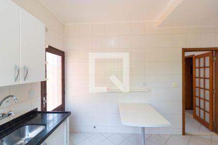 Casa de condomínio à venda com 350m², 4 quartos e 4 vagas Casa de condomínio à venda com 350m², 4 quartos e 4 vagasCozinha