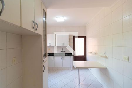 Casa de condomínio à venda com 350m², 4 quartos e 4 vagas Casa de condomínio à venda com 350m², 4 quartos e 4 vagasCozinha