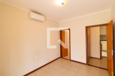 Casa de condomínio à venda com 350m², 4 quartos e 4 vagas Casa de condomínio à venda com 350m², 4 quartos e 4 vagasSuíte 04