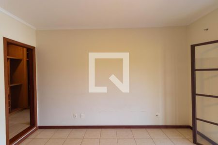 Casa de condomínio à venda com 350m², 4 quartos e 4 vagas Casa de condomínio à venda com 350m², 4 quartos e 4 vagasSuíte 01