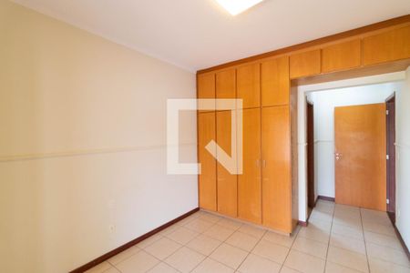 Casa de condomínio à venda com 350m², 4 quartos e 4 vagas Casa de condomínio à venda com 350m², 4 quartos e 4 vagasSuíte 02