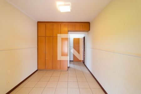 Casa de condomínio à venda com 350m², 4 quartos e 4 vagas Casa de condomínio à venda com 350m², 4 quartos e 4 vagasSuíte 02