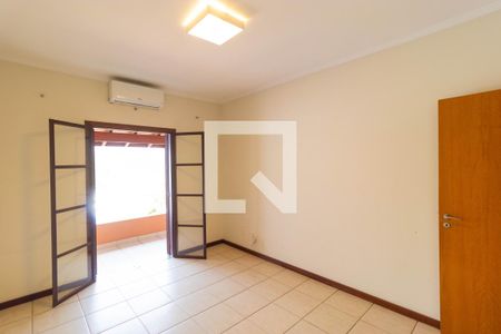 Casa de condomínio à venda com 350m², 4 quartos e 4 vagas Casa de condomínio à venda com 350m², 4 quartos e 4 vagasSuíte 01