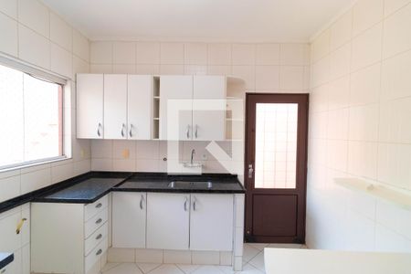 Casa de condomínio à venda com 350m², 4 quartos e 4 vagas Casa de condomínio à venda com 350m², 4 quartos e 4 vagasCozinha