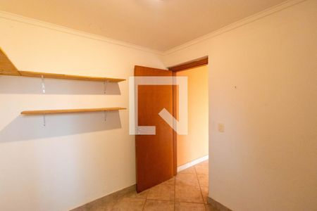 Casa de condomínio à venda com 350m², 4 quartos e 4 vagas Casa de condomínio à venda com 350m², 4 quartos e 4 vagasQuarto de Serviço