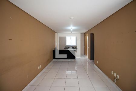 Sala de casa de condomínio para alugar com 2 quartos, 80m² em Jardim das Oliveiras, São Paulo