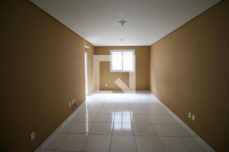 Sala de casa de condomínio para alugar com 2 quartos, 80m² em Jardim das Oliveiras, São Paulo