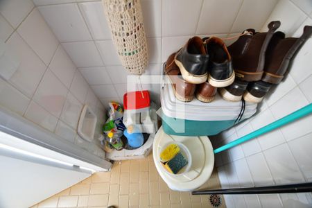 Banheiro de serviço de apartamento à venda com 2 quartos, 63m² em Vila Itapura, Campinas