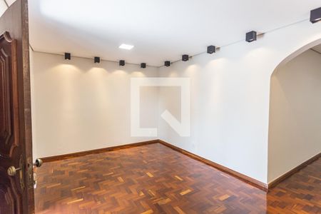 Sala 1 de casa para alugar com 3 quartos, 240m² em Ipiranga, Belo Horizonte