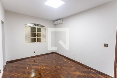 Suíte de casa à venda com 3 quartos, 240m² em Ipiranga, Belo Horizonte