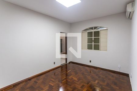 Suíte de casa para alugar com 3 quartos, 240m² em Ipiranga, Belo Horizonte