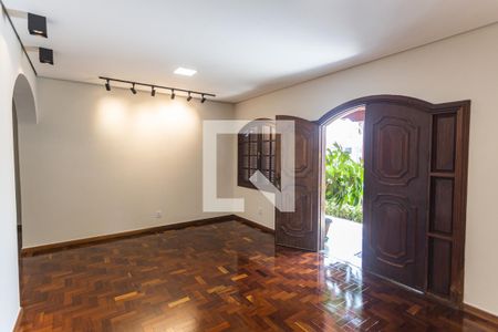 Sala 1 de casa para alugar com 3 quartos, 240m² em Ipiranga, Belo Horizonte