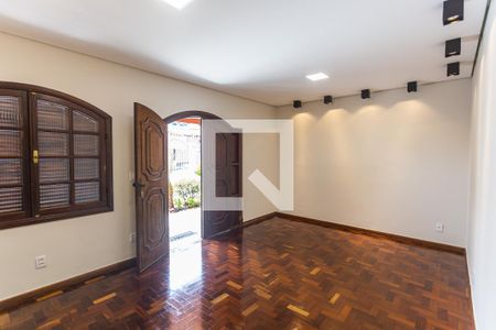 Sala 1 de casa à venda com 3 quartos, 240m² em Ipiranga, Belo Horizonte