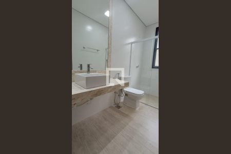 Casa de condomínio à venda com 334m², 4 quartos e 4 vagas Casa de condomínio à venda com 334m², 4 quartos e 4 vagasbanheiro 2