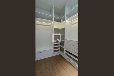 Casa de condomínio à venda com 334m², 4 quartos e 4 vagas Casa de condomínio à venda com 334m², 4 quartos e 4 vagasCloset