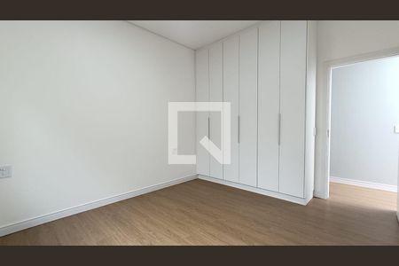 Casa de condomínio à venda com 334m², 4 quartos e 4 vagas Casa de condomínio à venda com 334m², 4 quartos e 4 vagasquarto 2