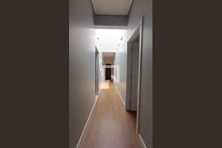 Casa de condomínio à venda com 334m², 4 quartos e 4 vagas Casa de condomínio à venda com 334m², 4 quartos e 4 vagasCorredor