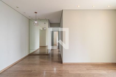 Sala de apartamento à venda com 3 quartos, 74m² em Jardim Tupanci, Barueri