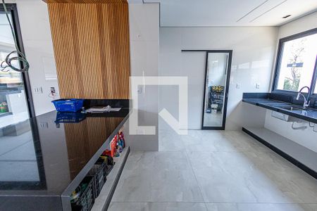 Cozinha de casa de condomínio à venda com 4 quartos, 545m² em Alphaville Vespasiano, Vespasiano