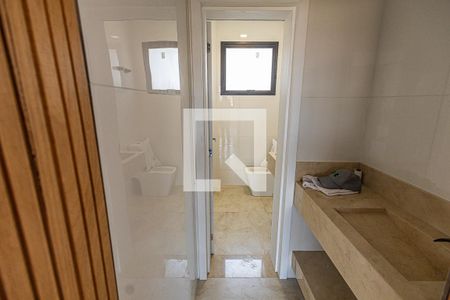 Lavabo de casa de condomínio à venda com 4 quartos, 545m² em Alphaville Vespasiano, Vespasiano