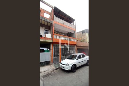 Casa à venda com 180m², 3 quartos e 2 vagas Casa à venda com 180m², 3 quartos e 2 vagasFachada