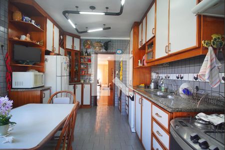 Casa para alugar com 900m², 4 quartos e 7 vagas Casa para alugar com 900m², 4 quartos e 7 vagasCozinha