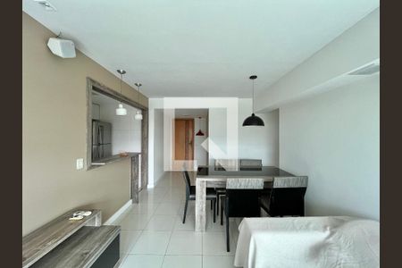 Sala de apartamento para alugar com 2 quartos, 81m² em Barra da Tijuca, Rio de Janeiro