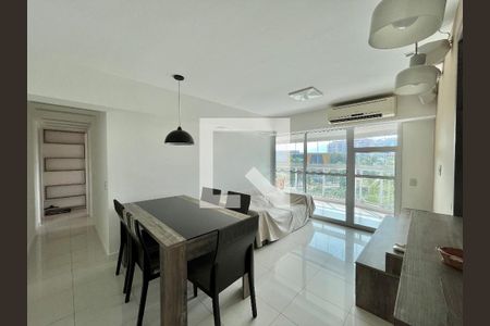 Sala de apartamento para alugar com 2 quartos, 81m² em Barra da Tijuca, Rio de Janeiro