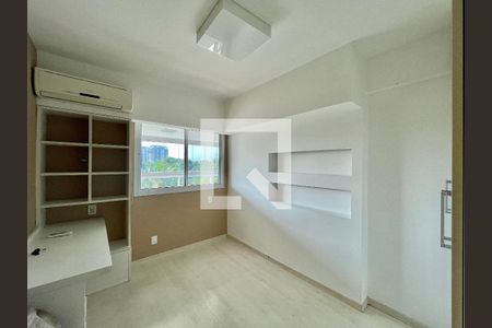 Quarto  de apartamento para alugar com 2 quartos, 81m² em Barra da Tijuca, Rio de Janeiro