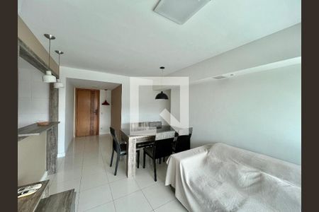 Sala de apartamento para alugar com 2 quartos, 81m² em Barra da Tijuca, Rio de Janeiro