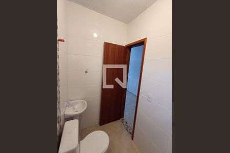 Banheiro de kitnet/studio para alugar com 1 quarto, 36m² em Serraria, São José