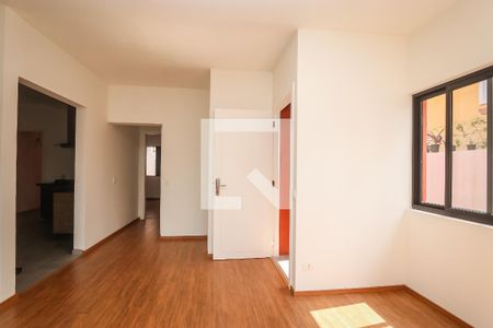 Sala de casa para alugar com 2 quartos, 150m² em Jardim Monte Kemel, São Paulo