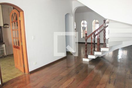 Sala de estar de casa à venda com 3 quartos, 200m² em Jardim Guarulhos, Guarulhos