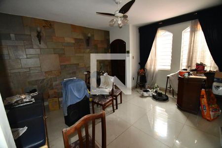 Sala 1 de casa para alugar com 4 quartos, 210m² em Chácara da Barra, Campinas