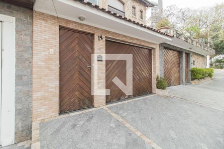 Casa à venda com 200m², 3 quartos e 3 vagas Casa à venda com 200m², 3 quartos e 3 vagasFachada
