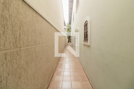 Casa à venda com 200m², 3 quartos e 3 vagas Casa à venda com 200m², 3 quartos e 3 vagasCorredor