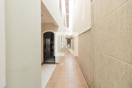Casa à venda com 200m², 3 quartos e 3 vagas Casa à venda com 200m², 3 quartos e 3 vagasCorredor