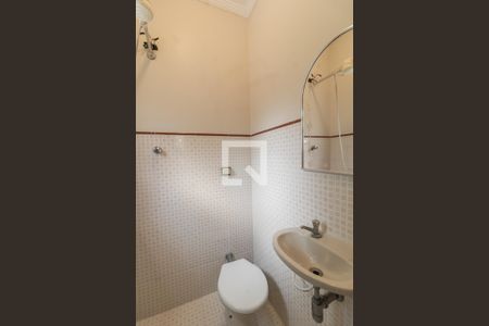 Casa à venda com 200m², 3 quartos e 3 vagas Casa à venda com 200m², 3 quartos e 3 vagasBanheiro da área de serviço