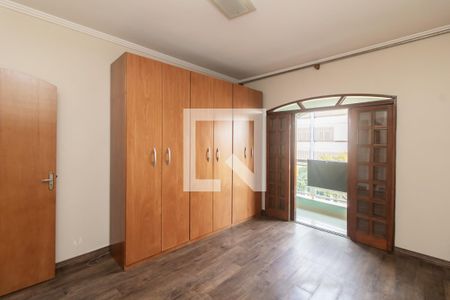 Casa à venda com 200m², 3 quartos e 3 vagas Casa à venda com 200m², 3 quartos e 3 vagasSuíte