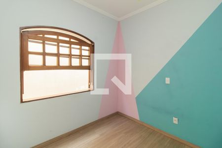 Casa à venda com 200m², 3 quartos e 3 vagas Casa à venda com 200m², 3 quartos e 3 vagasQuarto 2