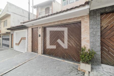 Casa à venda com 200m², 3 quartos e 3 vagas Casa à venda com 200m², 3 quartos e 3 vagasFachada