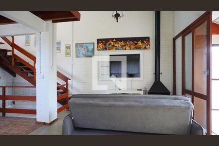 Sala de casa de condomínio para alugar com 2 quartos, 160m² em Rio Tavares, Florianópolis