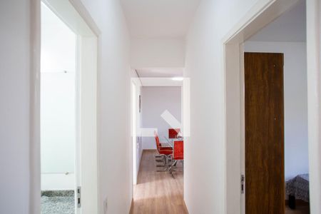 Corredor de apartamento à venda com 3 quartos, 95m² em Santa Tereza, Belo Horizonte