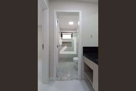 Banheiro de apartamento para alugar com 1 quarto, 50m² em Cambuí, Campinas