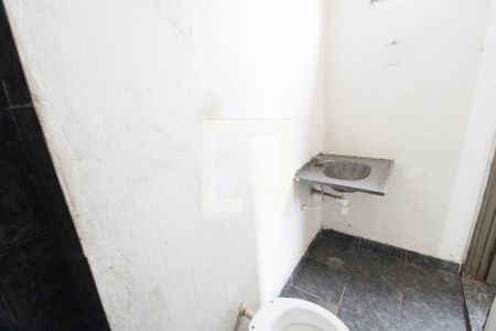 Banheiro de casa de condomínio para alugar com 1 quarto, 60m² em Santa Rosa, Uberlândia